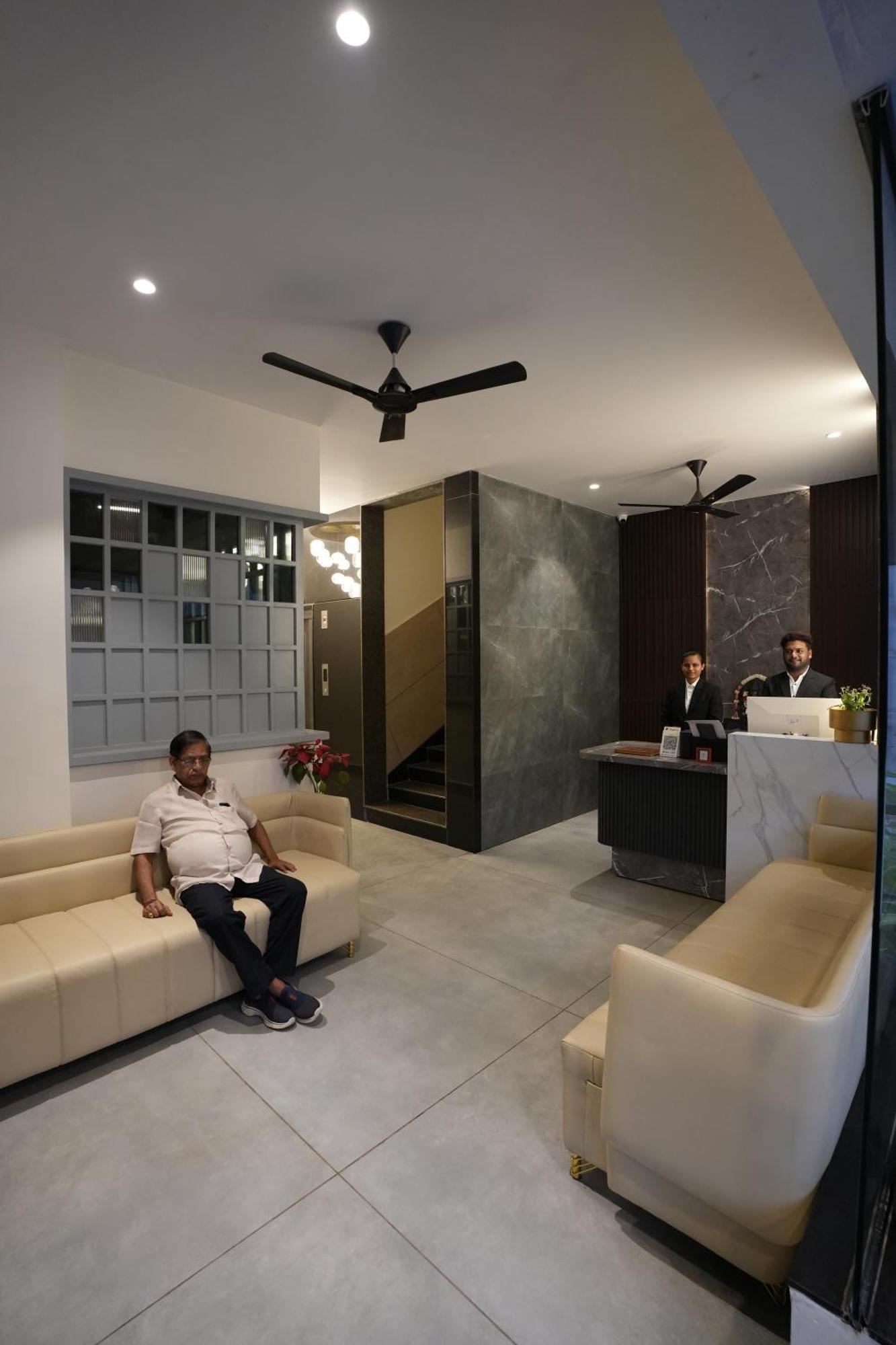 Hotel Swathi Hospet Bagian luar foto