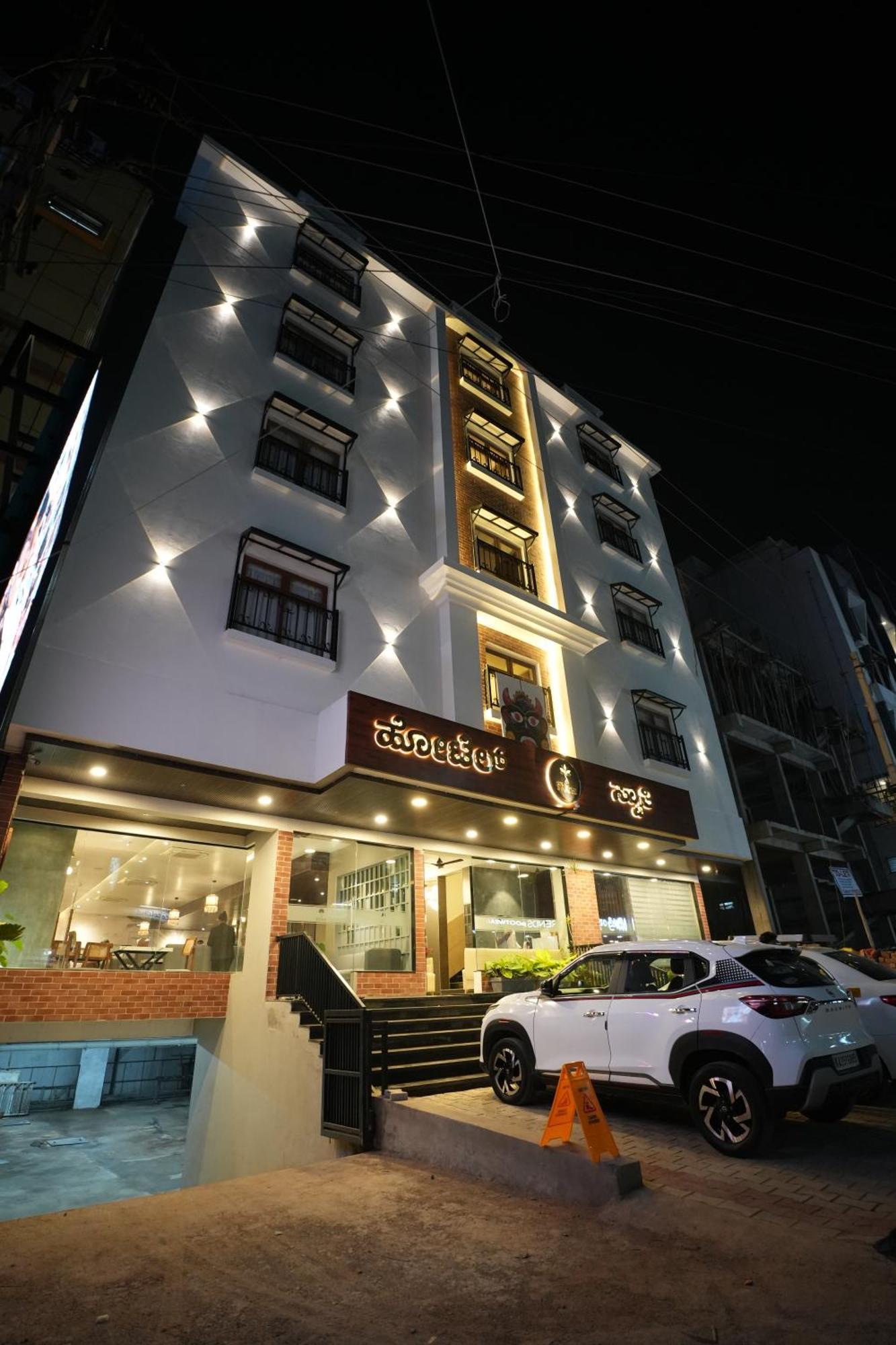 Hotel Swathi Hospet Bagian luar foto