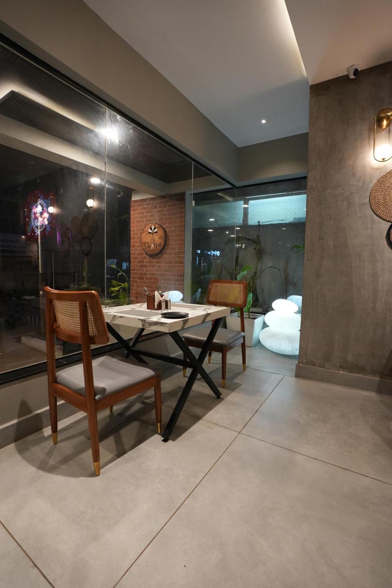 Hotel Swathi Hospet Bagian luar foto