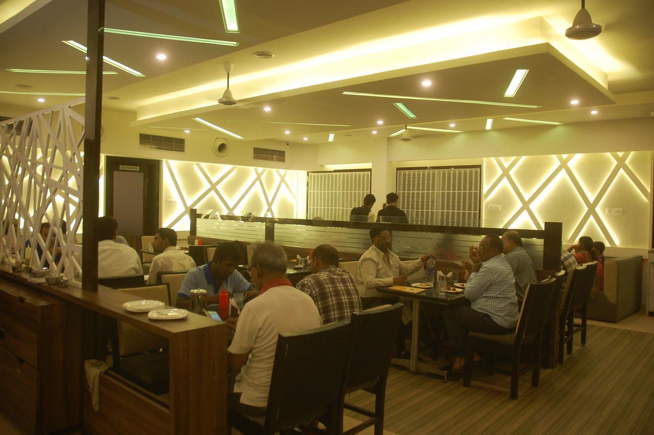 Hotel Swathi Hospet Bagian luar foto