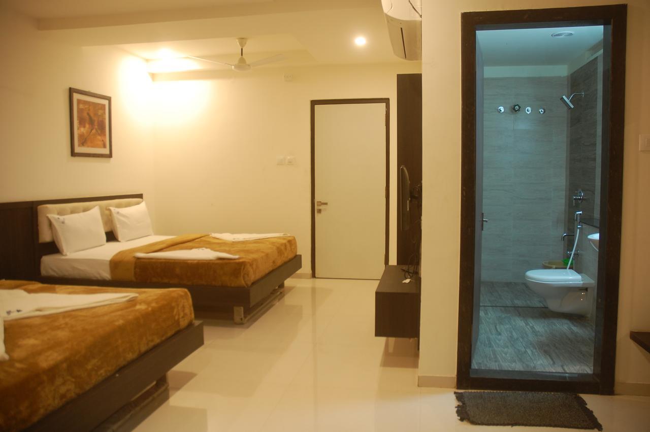 Hotel Swathi Hospet Bagian luar foto