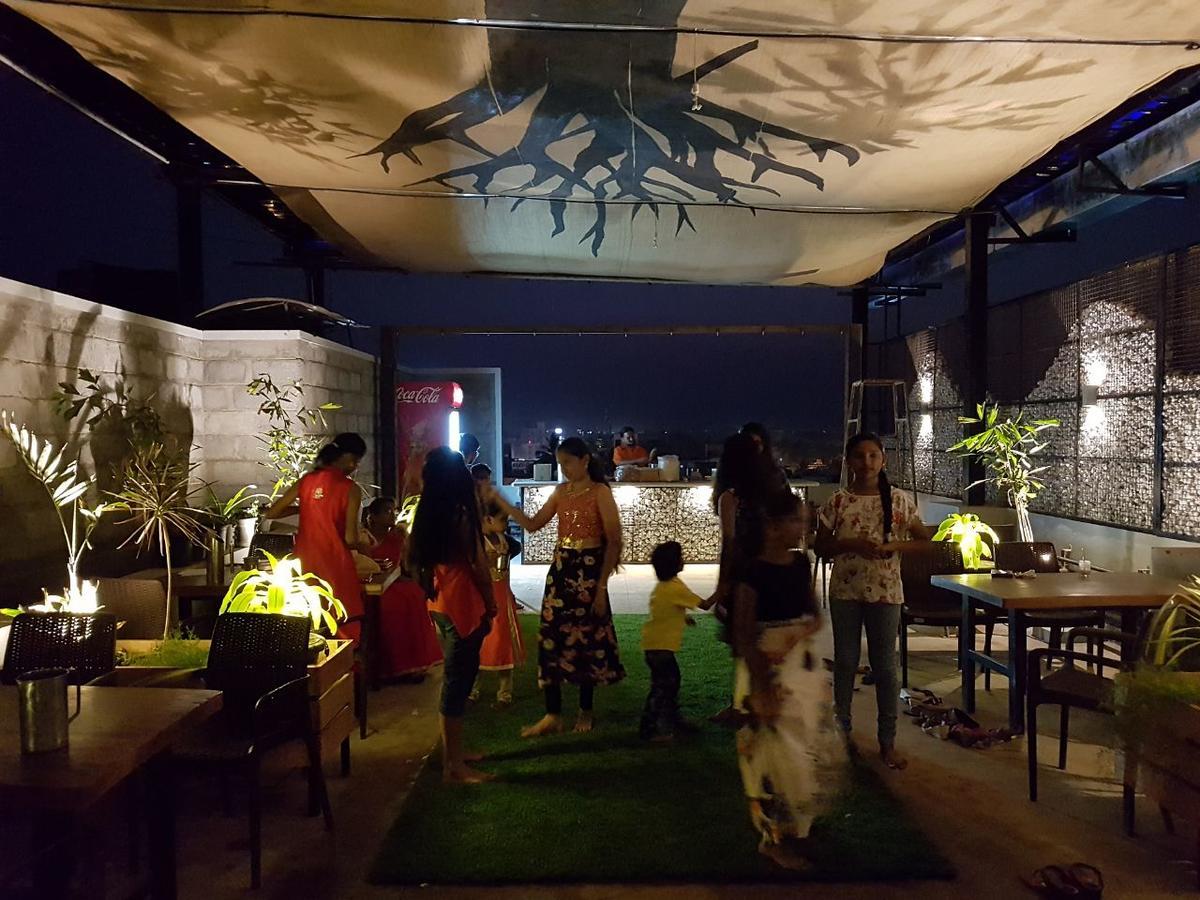 Hotel Swathi Hospet Bagian luar foto